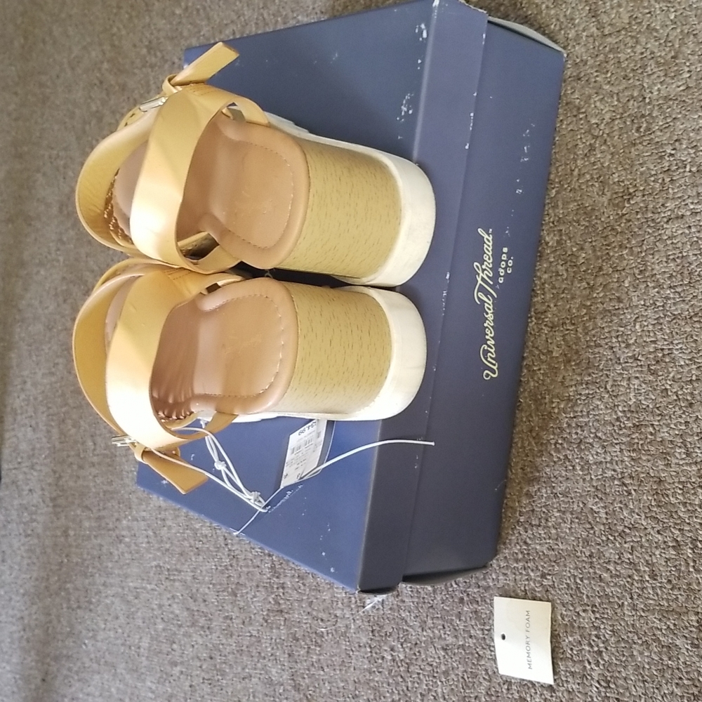 Sandals - Picture 3 of 4